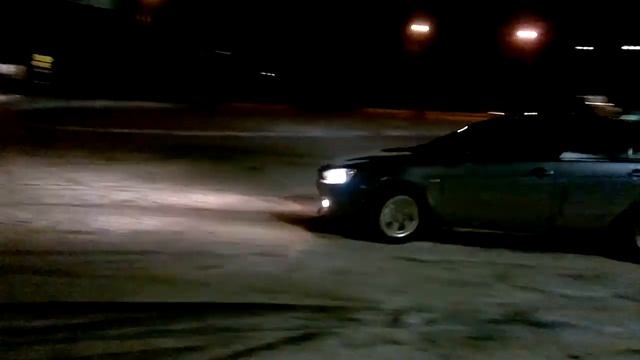 Дрифт lancer x на парковке зимой!!! смотреть онлайн