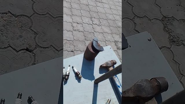 Не магнитит свечной ключь.