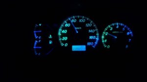 Мазда демио!Панель приборов меняет цвет!