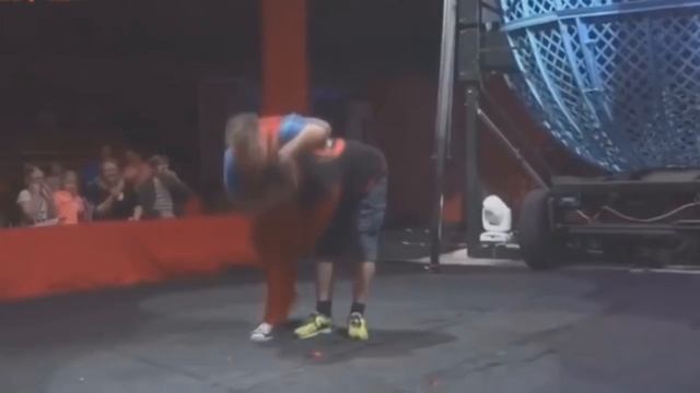 НЕ СМЕШНЫЕ СЛУЧАИ В ЦЫРКЕ. Это надо видеть! смотреть онлайн