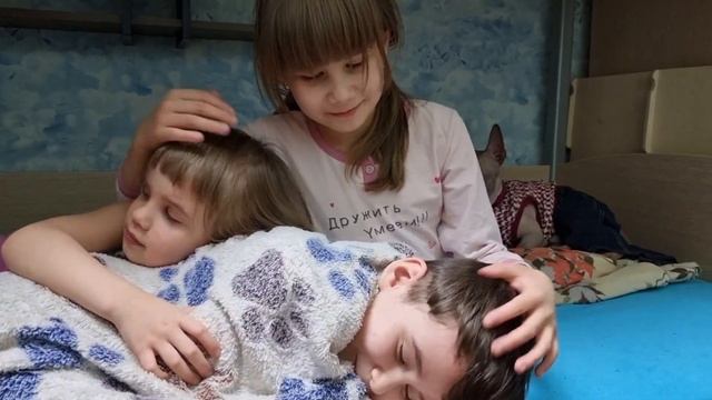 Дети снова обрели друг друга после сиротских учреждений смотреть онлайн