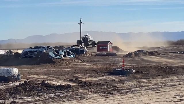 Vlog#1 with 2xtreme monster trucks in Mohave valley смотреть онлайн