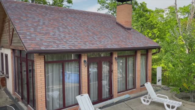 Сдаю летний домик в Туапсе, 400 м до моря для семьи или компании до 5 человек.