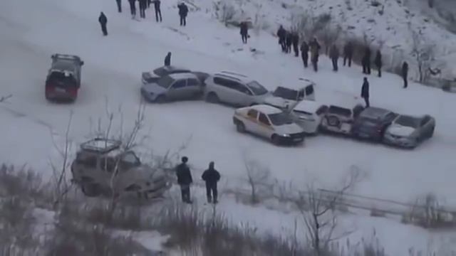 Снегопад во Владивостоке! На Машине как на Санках! Прикольное видео! смотреть онлайн