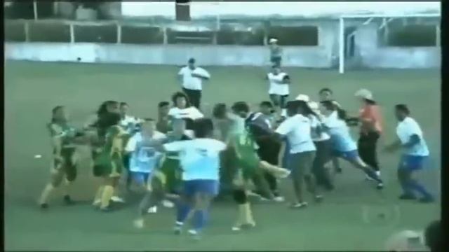 Жестокий женский футбол Жестокие драки в женском футболе смотреть онлайн