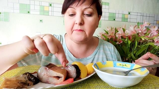 Мукбанг 🐟 скумбрия и Окрошка смотреть онлайн