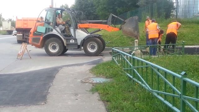 Синий трактор Желтый экскаватор Ремонт дороги смотреть онлайн