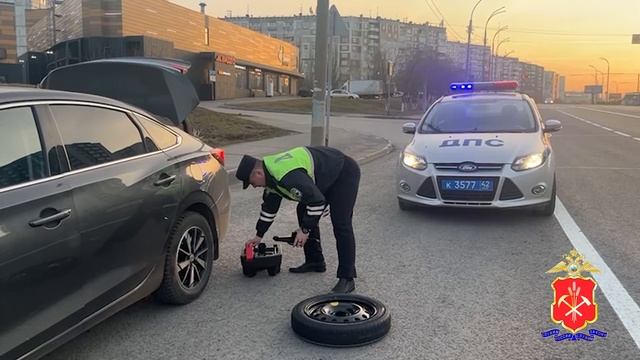 В Кемерове сотрудники полиции оказали помощь семейной паре, оказавшейся в трудной ситуации смотреть онлайн