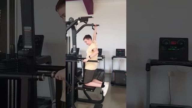 Как качатся тренажёрном для подтягивания