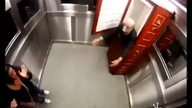 Тело в Лифте Новый пранк из Бразилии 2 смотреть онлайн