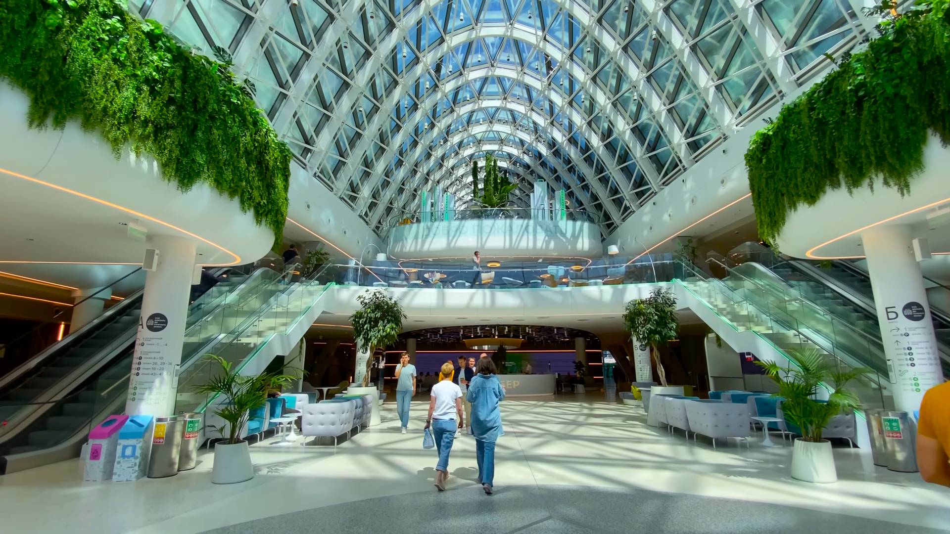 4K.Bon Appetit! Canteen In Sberbank. Friday Lunchtime In The Russia's Biggest Banned Bank.