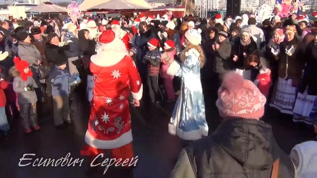 Позитивный Дед Мороз и Снегурочка смотреть онлайн