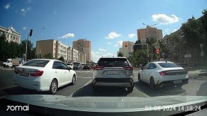 Поездка по пр. Республики в Астане жарким августовским днем 2024 г.