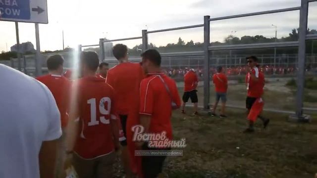 Швейцарские фанаты не дотерпели до туалетов 17.6.2018 Ростов на Дону Главный смотреть онлайн