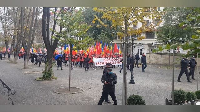Кишинёв в эти минуты. Марш в поддержку президента Молдовы Игоря Додона смотреть онлайн