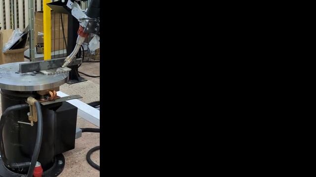 Робот сварщик А12 с одноосевым позиционером смотреть онлайн