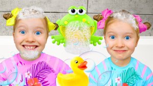 Детская песенка для малышей про то как весело купаться