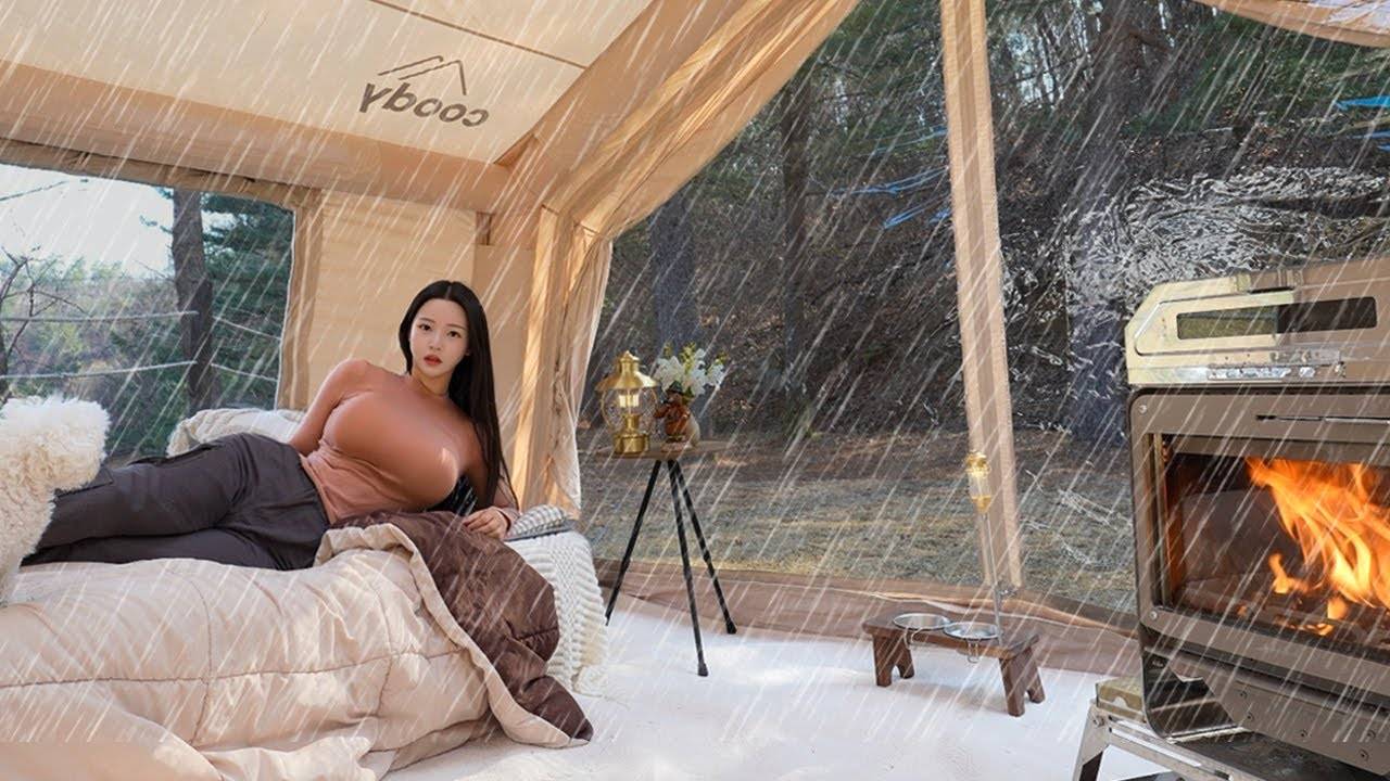 Дождевой кемпинг☔ с 2-комнатной надувной горячей палаткой | Camp ASMR смотреть онлайн