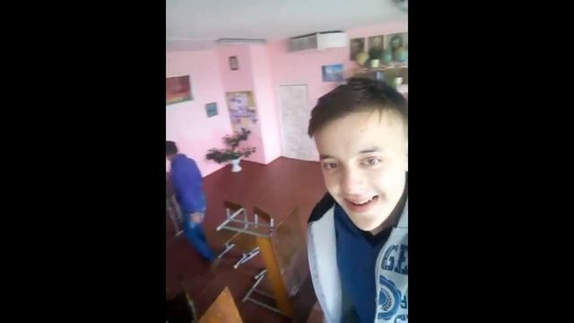 Че они творят на уроке!!! приколы в школе))) смотреть онлайн