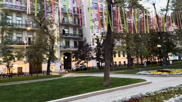 2608.23 (2)💔МОСКВА💙.ВЕЧЕРНИЙ ГАСТРОТУР.ВЫСТАВКА ЦВЕТОВ.СЕРГЕЙ ЗВЕРЕВ. 4К60 HDR смотреть онлайн