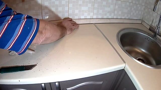 Плинтус на столешницу кухни. Зачем нанимать мастера? смотреть онлайн