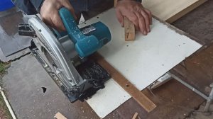 Как ровно торцевать доски ручной циркулярной пилой. Шаблон для досок и брусков.