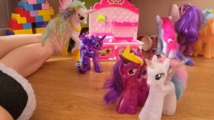 Мои милые пони. Искорка и супер Китти