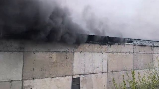 Тушение горящих складов в Веселоярске смотреть онлайн