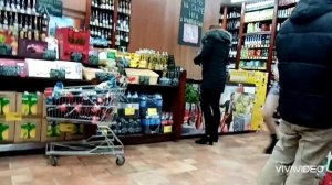 ЗАШЁЛ В ОДНИХ ТРУСАХ В МАГАЗИН