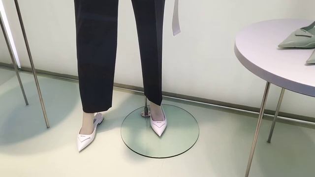 Фисташковые босоножки, витрины ГУМа, весна в ГУМе смотреть онлайн