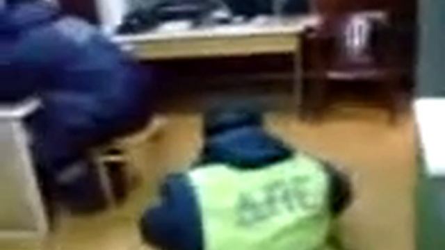 Прикол над спящим ДПСником ! смотреть онлайн