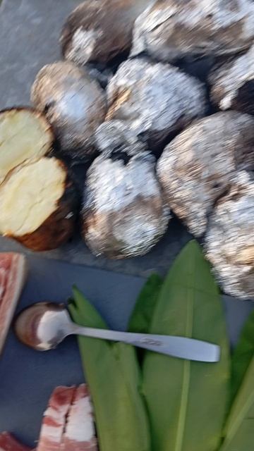 Ужин в селе, понедельник день тяжелый 🙃 смотреть онлайн