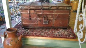 Старый СУНДУК - вторая жизнь. Реставрация старого сундука своими руками.