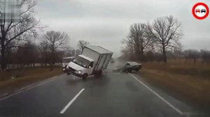 Жесть!!! Подборка непредсказуемых аварий на дороге от которых никто не застрахован! Серьёзные ДТП.