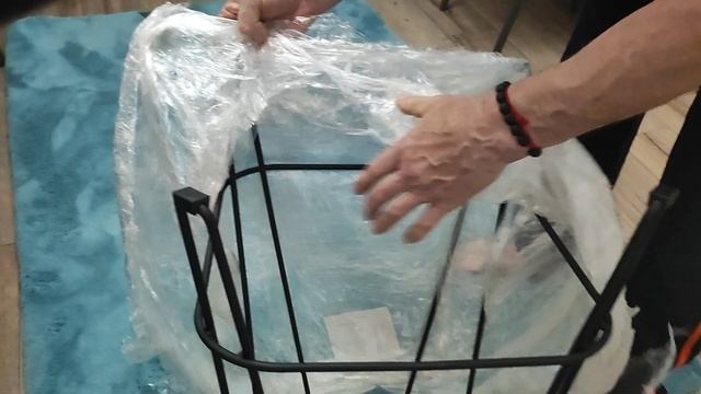 На кухне нужны барные стулья. Нашли в интернете и заказали. смотреть онлайн