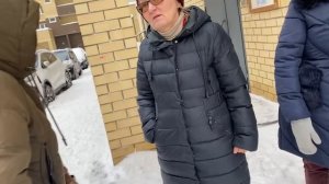 ТОЛПА БЕЗУМНЫХ СТАРУХ против ШКОЛЬНИКОВ!