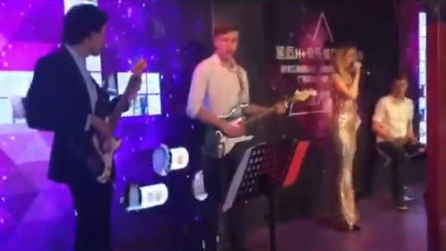 Поёт Корниенко Катерина в Китае 22.04.16 смотреть онлайн