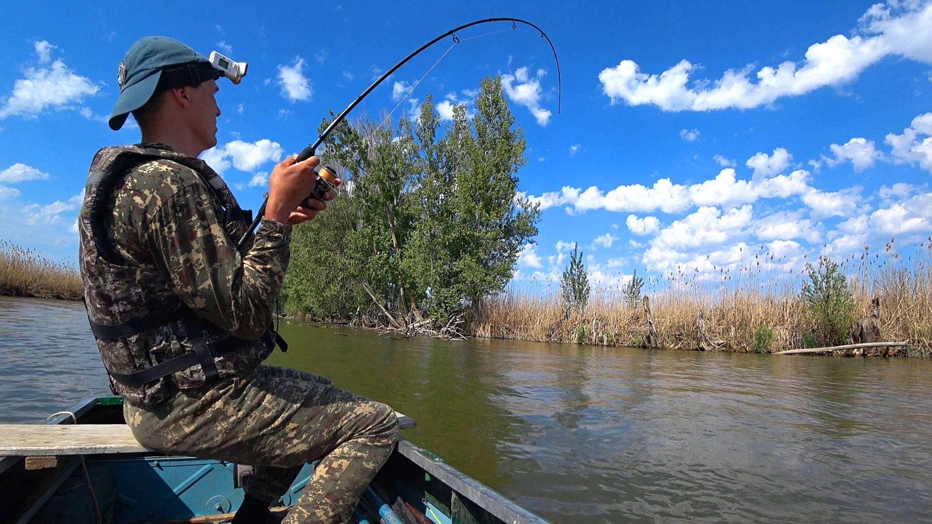 ТАКУЮ РЫБАЛКУ НИКТО НЕ ПОКАЖЕТ. Рыбалка на жереха в дельте Волги. Ловля воблы на донки. Ход воблы. смотреть онлайн