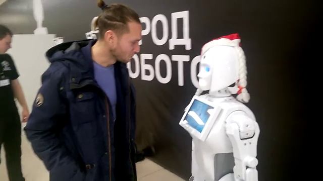 Робот Кики шутит смотреть онлайн