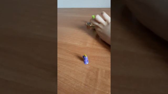 пацан в черных очках сломал нос вылетел из карусели смотреть онлайн