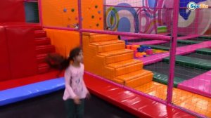 ВЛОГ Развлекательный Центр Для Детей Ярослава и Рита Прыгают на Батутах Kid's Intertainment Center