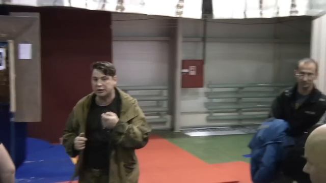 Метание ножей на выставке Клинок, осень 2012 смотреть онлайн