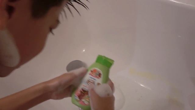 Разыграл брата Shampoo Prank  Не заканчивающийся шампунь Never Ending Shampoo