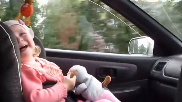 Малютка радуется скорости, детские приколы смотреть онлайн