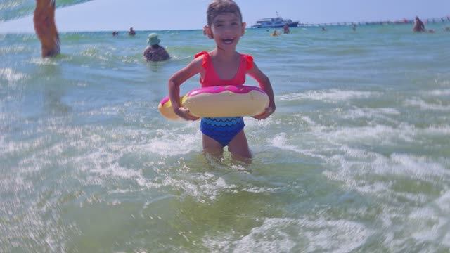 ЛЕТНИЙ ВЫПУСК  2024, АЛИСА НА МОРЕ 🌊🌊🌊