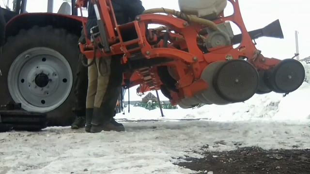 Пришла весна,начинай дела.Ремонт сеялки смотреть онлайн