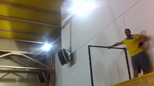 Первый батутный парк Кирова. Тренер просто класс!!!!!! смотреть онлайн