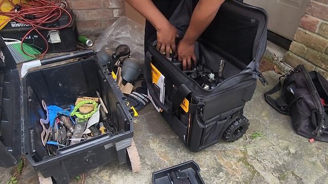ToughBuilt - Rolling Massive Mouth Bag - XL 18” Tool Bag Unboxing смотреть онлайн