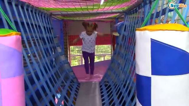 Ярослава в развлекательном центре с горками и батутами