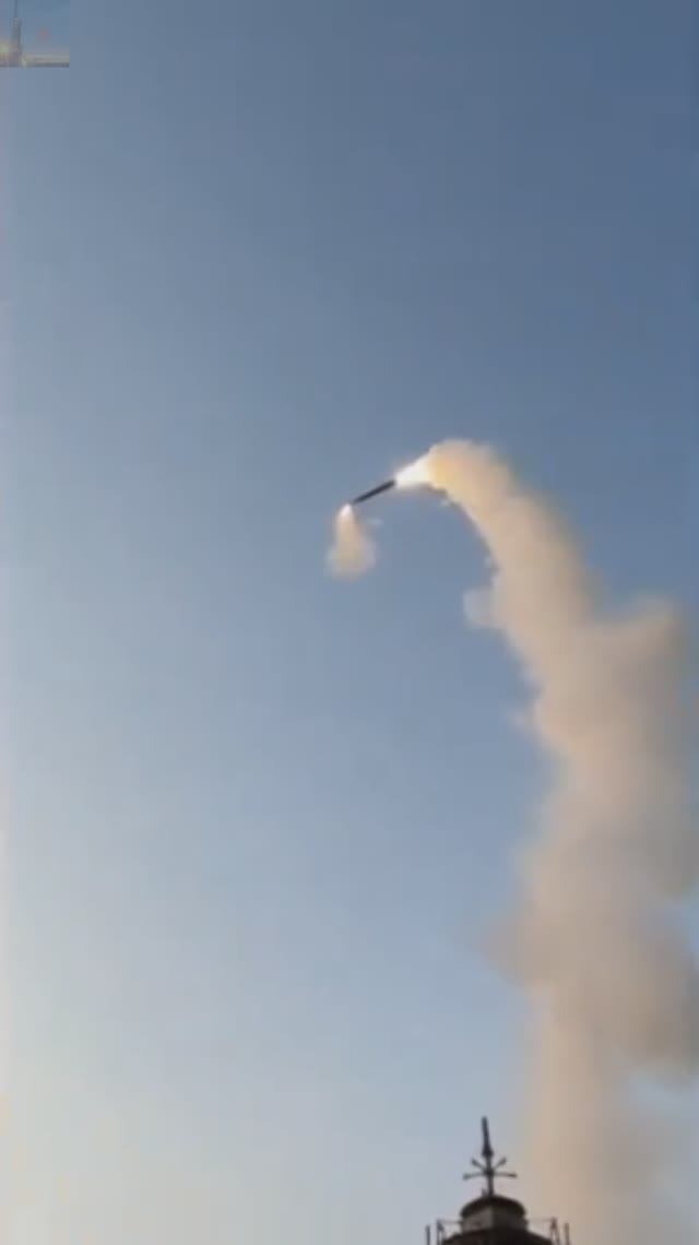 Зрелищные испытательные пуски ВМФ Индии противокорабельных ракет🚀 смотреть онлайн